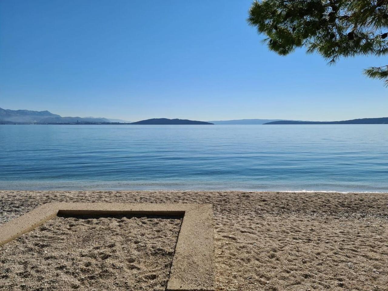 Amaizing Apartment Near Airport Kastel Stafilic Exterior photo